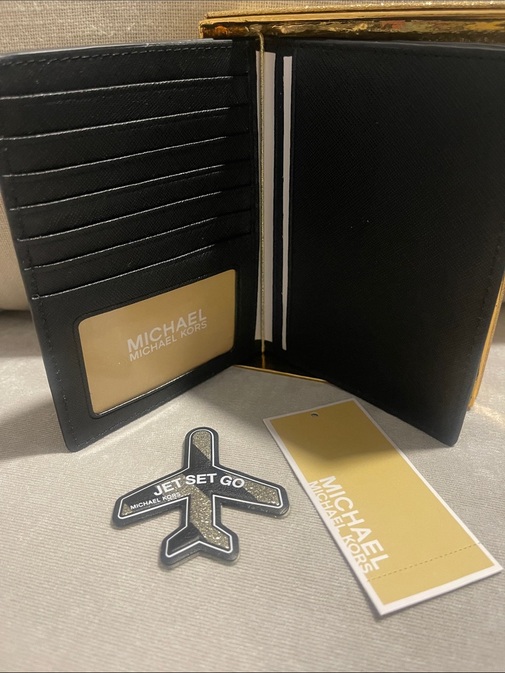 💙NEW!!!💙 Michael Kors Passport Wallet.